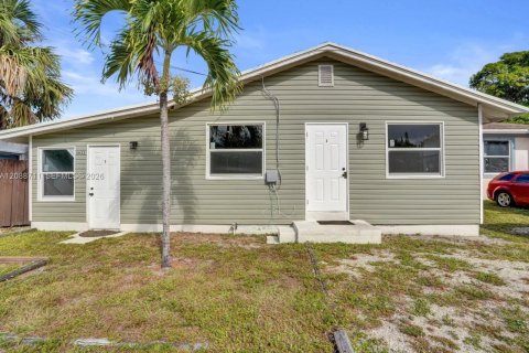 Immobilier commercial à Fort Lauderdale, Floride 75.81 m2 № 2370398