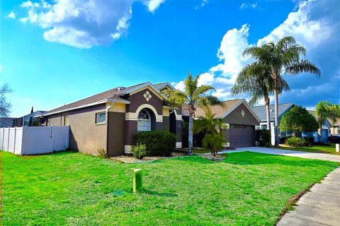 Casa en New Port Richey, Florida 3 dormitorios, 173.63 m2 № 2211132