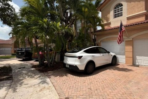 Villa ou maison à vendre à Doral, Floride: 5 chambres, 337.79 m2 № 2407420 - photo 4