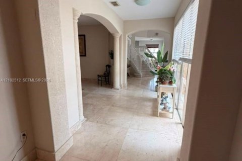 Villa ou maison à vendre à Doral, Floride: 5 chambres, 337.79 m2 № 2407420 - photo 13