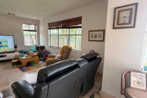 Villa ou maison à vendre à Doral, Floride: 5 chambres, 337.79 m2 № 2407420 - photo 25