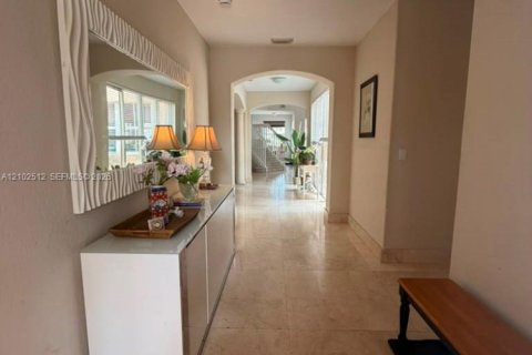 Villa ou maison à vendre à Doral, Floride: 5 chambres, 337.79 m2 № 2407420 - photo 8