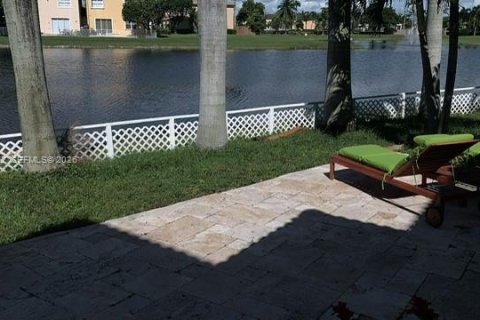 Villa ou maison à vendre à Doral, Floride: 5 chambres, 337.79 m2 № 2407420 - photo 2
