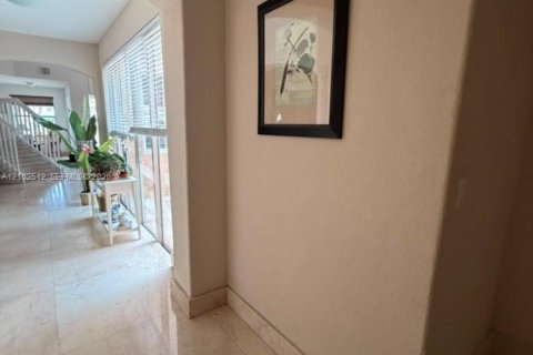 Villa ou maison à vendre à Doral, Floride: 5 chambres, 337.79 m2 № 2407420 - photo 10