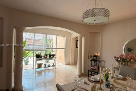 Villa ou maison à vendre à Doral, Floride: 5 chambres, 337.79 m2 № 2407420 - photo 30