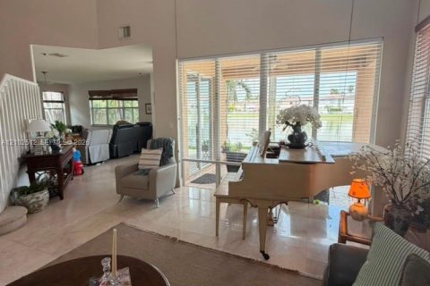 Villa ou maison à vendre à Doral, Floride: 5 chambres, 337.79 m2 № 2407420 - photo 21