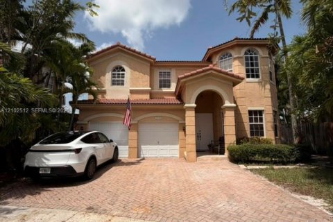 House in Doral, Florida 5 bedrooms, 337.79 sq.m. № 2407420