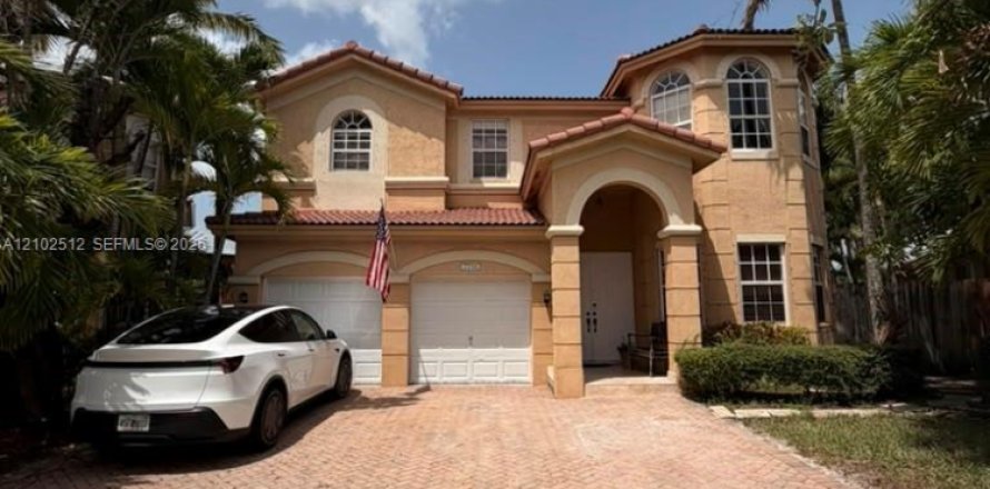 Villa ou maison à Doral, Floride 5 chambres, 337.79 m2 № 2407420