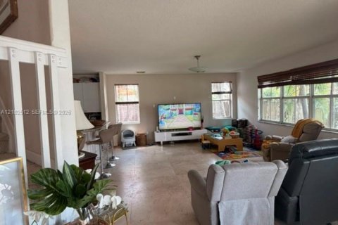Villa ou maison à vendre à Doral, Floride: 5 chambres, 337.79 m2 № 2407420 - photo 15