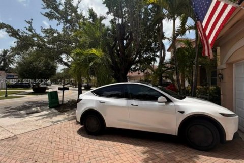 Villa ou maison à vendre à Doral, Floride: 5 chambres, 337.79 m2 № 2407420 - photo 5