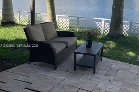 Villa ou maison à vendre à Doral, Floride: 5 chambres, 337.79 m2 № 2407420 - photo 3