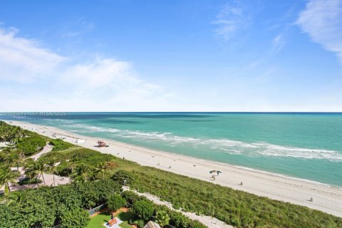 Condo in Miami Beach, Florida, 2 bedrooms № 1991336 - photo 14