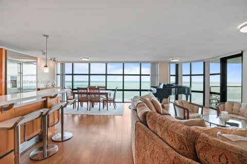 Condo in Miami Beach, Florida, 2 bedrooms № 1991336 - photo 7