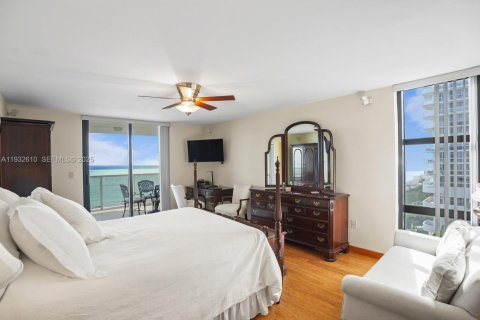 Condo in Miami Beach, Florida, 2 bedrooms № 1991336 - photo 8