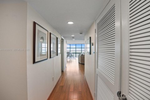 Copropriété à vendre à Miami Beach, Floride: 2 chambres, 185.25 m2 № 1991336 - photo 22