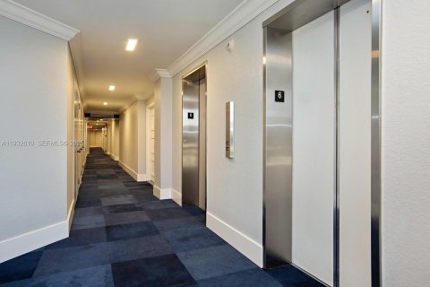 Copropriété à vendre à Miami Beach, Floride: 2 chambres, 185.25 m2 № 1991336 - photo 21