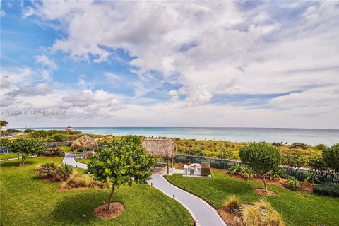 Copropriété à vendre à Miami Beach, Floride: 2 chambres, 185.25 m2 № 1991336 - photo 16