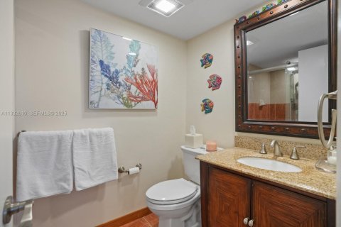 Condo in Miami Beach, Florida, 2 bedrooms № 1991336 - photo 11