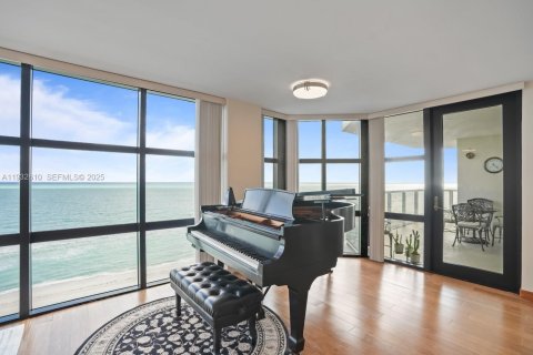 Condo in Miami Beach, Florida, 2 bedrooms № 1991336 - photo 5