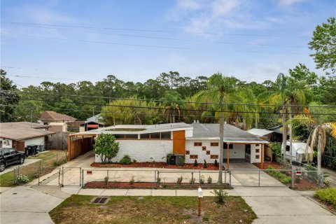House in Orlando, Florida 4 bedrooms, 156.63 sq.m. № 1684571 - photo 4
