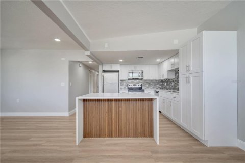 House in Orlando, Florida 4 bedrooms, 156.63 sq.m. № 1684571 - photo 26