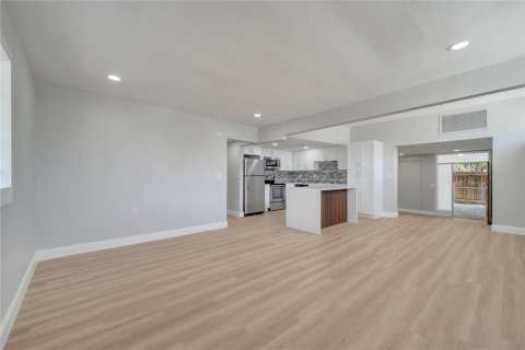 House in Orlando, Florida 4 bedrooms, 156.63 sq.m. № 1684571 - photo 23