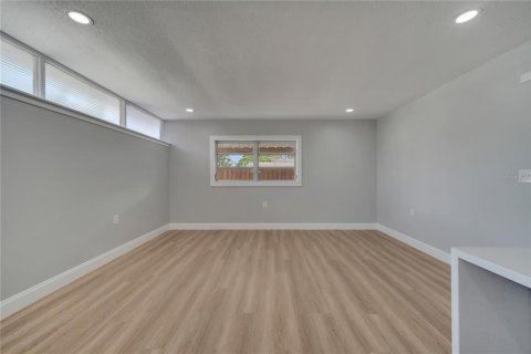 House in Orlando, Florida 4 bedrooms, 156.63 sq.m. № 1684571 - photo 22