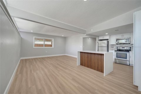 House in Orlando, Florida 4 bedrooms, 156.63 sq.m. № 1684571 - photo 21