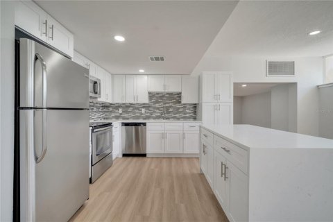 House in Orlando, Florida 4 bedrooms, 156.63 sq.m. № 1684571 - photo 28