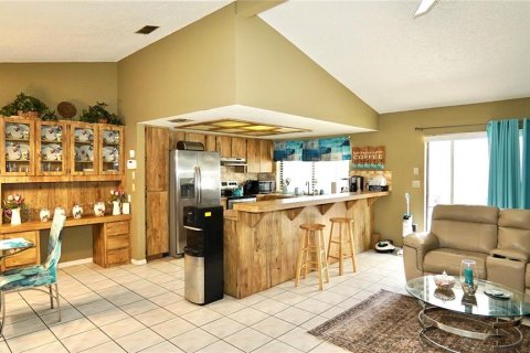 House in Spring Hill, Florida 4 bedrooms, 185.71 sq.m. № 1717483 - photo 19