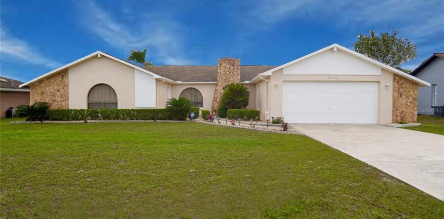 Villa ou maison à Spring Hill, Floride 4 chambres, 185.71 m2 № 1717483