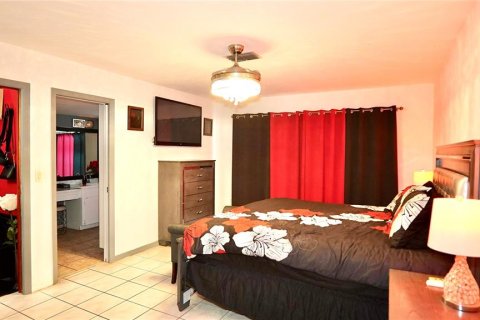 House in Spring Hill, Florida 4 bedrooms, 185.71 sq.m. № 1717483 - photo 7