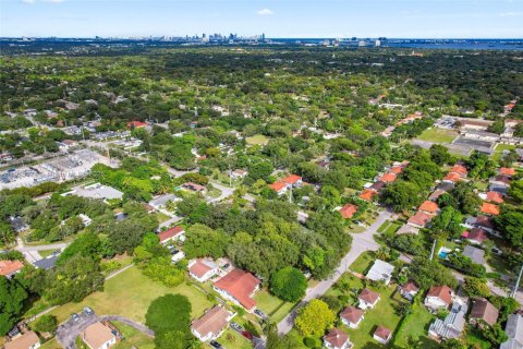 Купить коммерческую недвижимость в Эль Портал, Флорида № 1972863 - фото 18