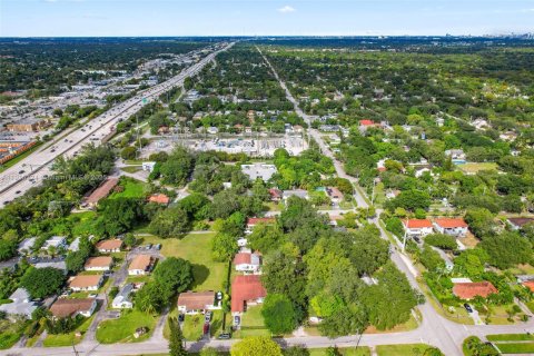 Купить коммерческую недвижимость в Эль Портал, Флорида № 1972863 - фото 29