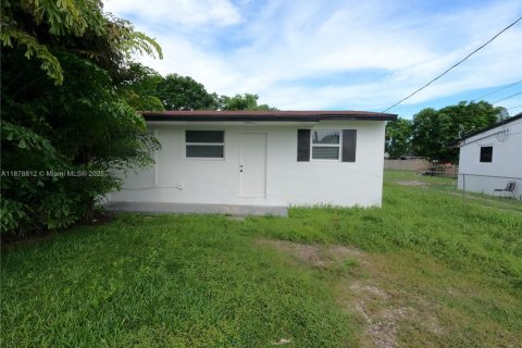 Casa en alquiler en Homestead, Florida, 3 dormitorios, 121.79 m2 № 1928794 - foto 1