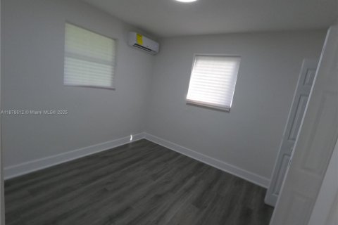 Casa en alquiler en Homestead, Florida, 3 dormitorios, 121.79 m2 № 1928794 - foto 11