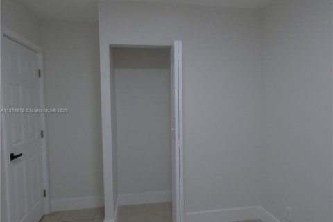 Casa en alquiler en Homestead, Florida, 3 dormitorios, 121.79 m2 № 1928794 - foto 7