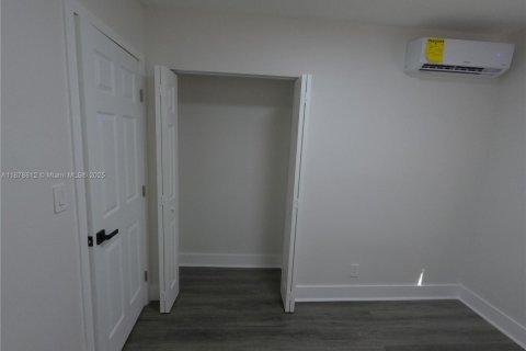 Casa en alquiler en Homestead, Florida, 3 dormitorios, 121.79 m2 № 1928794 - foto 4