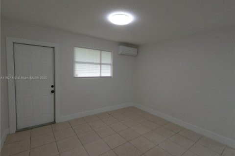 Casa en alquiler en Homestead, Florida, 3 dormitorios, 121.79 m2 № 1928794 - foto 5