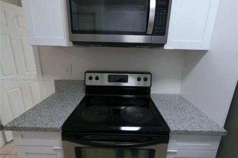 Casa en alquiler en Homestead, Florida, 3 dormitorios, 121.79 m2 № 1928794 - foto 15
