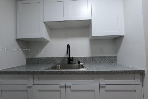 Casa en alquiler en Homestead, Florida, 3 dormitorios, 121.79 m2 № 1928794 - foto 16