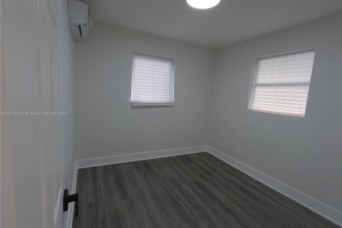 Casa en alquiler en Homestead, Florida, 3 dormitorios, 121.79 m2 № 1928794 - foto 2