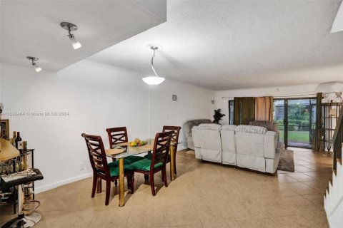 Condominio en venta en Lauderhill, Florida, 2 dormitorios, 130.99 m2 № 1867051 - foto 4