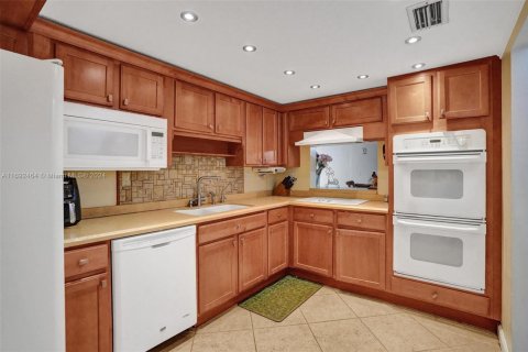 Condominio en venta en Lauderhill, Florida, 2 dormitorios, 130.99 m2 № 1867051 - foto 2