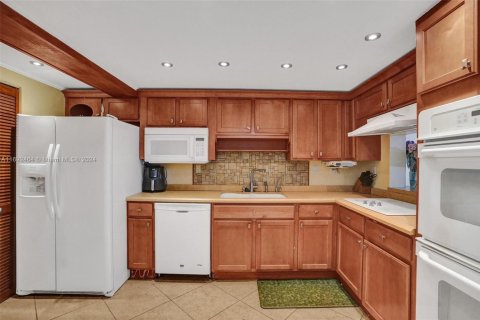 Condominio en venta en Lauderhill, Florida, 2 dormitorios, 130.99 m2 № 1867051 - foto 1