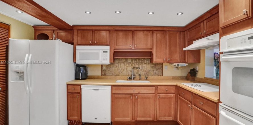 Condominio en Lauderhill, Florida, 2 dormitorios  № 1867051