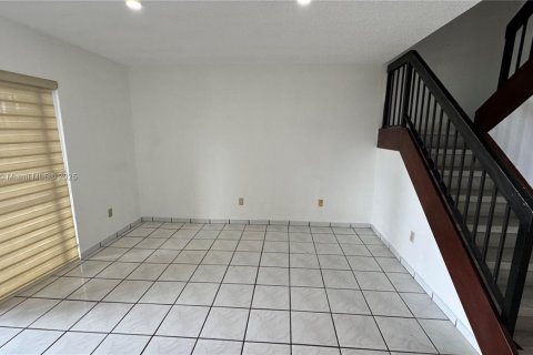 Adosado en venta en Hialeah, Florida, 3 dormitorios, 133.5 m2 № 2001672 - foto 23