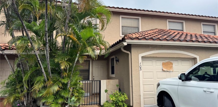 Adosado en Hialeah, Florida 3 dormitorios, 133.5 m2 № 2001672