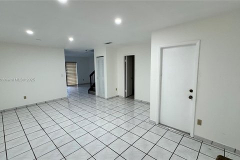 Adosado en venta en Hialeah, Florida, 3 dormitorios, 133.5 m2 № 2001672 - foto 28