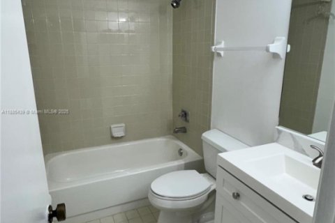 Adosado en venta en Hialeah, Florida, 3 dormitorios, 133.5 m2 № 2001672 - foto 15